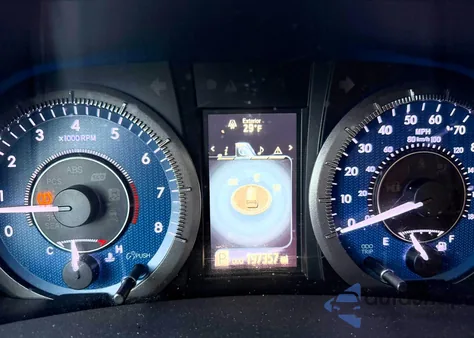 2016 Toyota Sienna Xle z USA, uszkodzony, nr VIN 5TDDK3DC7GS139115